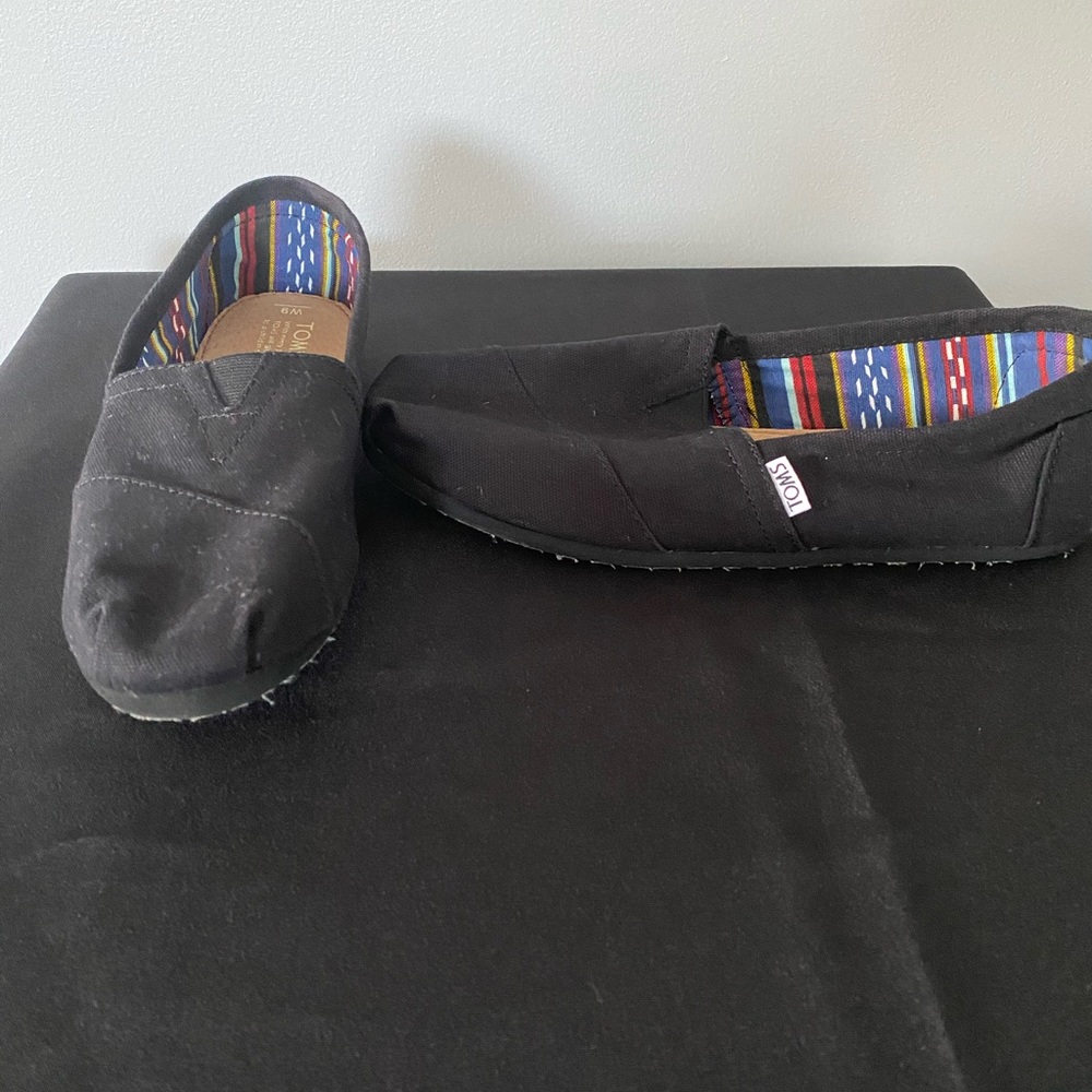 Toms Shoes